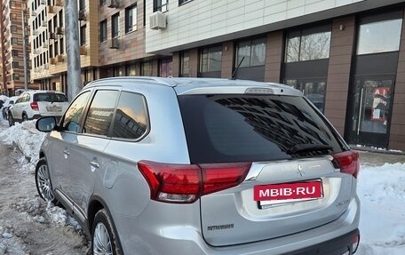 Mitsubishi Outlander III рестайлинг 3, 2015 год, 1 950 000 рублей, 3 фотография