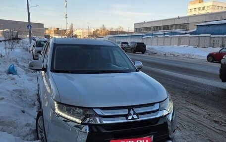 Mitsubishi Outlander III рестайлинг 3, 2015 год, 1 950 000 рублей, 4 фотография
