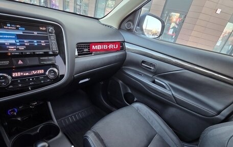 Mitsubishi Outlander III рестайлинг 3, 2015 год, 1 950 000 рублей, 8 фотография