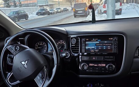 Mitsubishi Outlander III рестайлинг 3, 2015 год, 1 950 000 рублей, 14 фотография