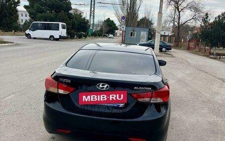 Hyundai Elantra V, 2013 год, 650 000 рублей, 2 фотография