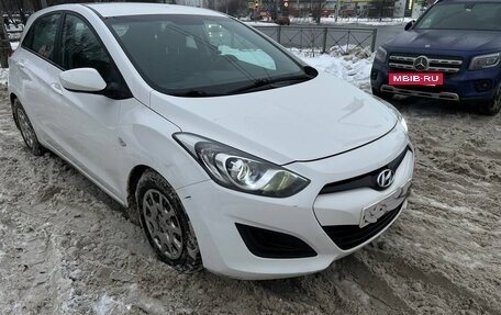Hyundai i30 II рестайлинг, 2013 год, 900 000 рублей, 2 фотография