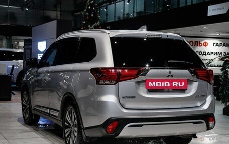 Mitsubishi Outlander III рестайлинг 3, 2019 год, 2 150 000 рублей, 6 фотография