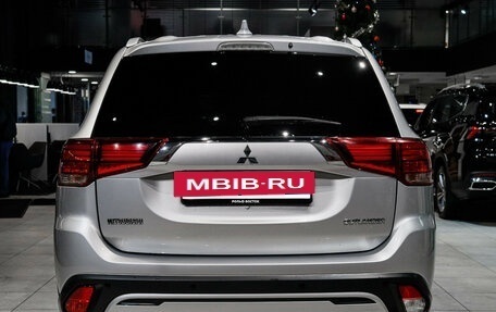 Mitsubishi Outlander III рестайлинг 3, 2019 год, 2 150 000 рублей, 5 фотография