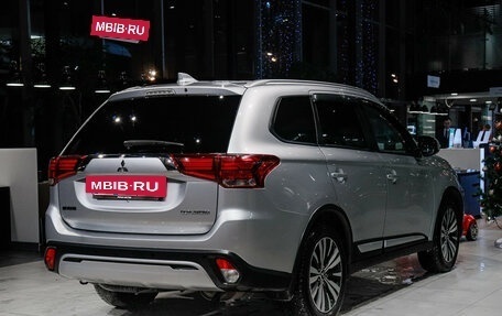 Mitsubishi Outlander III рестайлинг 3, 2019 год, 2 150 000 рублей, 4 фотография