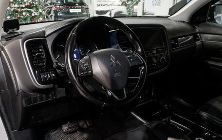 Mitsubishi Outlander III рестайлинг 3, 2019 год, 2 150 000 рублей, 19 фотография