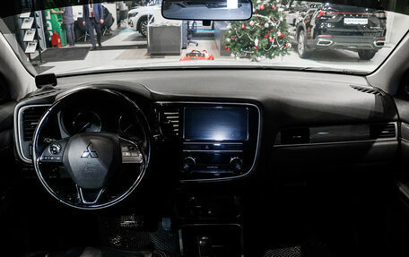 Mitsubishi Outlander III рестайлинг 3, 2019 год, 2 150 000 рублей, 20 фотография