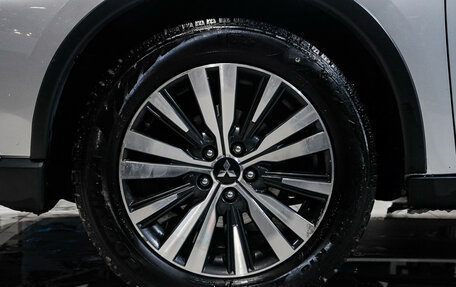 Mitsubishi Outlander III рестайлинг 3, 2019 год, 2 150 000 рублей, 26 фотография