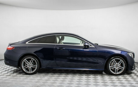 Mercedes-Benz E-Класс, 2019 год, 3 940 000 рублей, 4 фотография