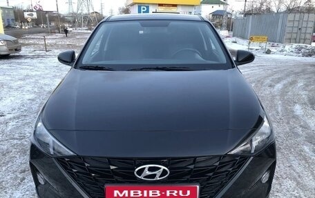 Hyundai Solaris II рестайлинг, 2021 год, 1 850 000 рублей, 1 фотография