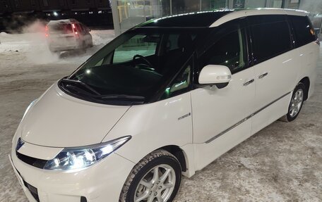 Toyota Estima III рестайлинг -2, 2013 год, 2 400 000 рублей, 3 фотография