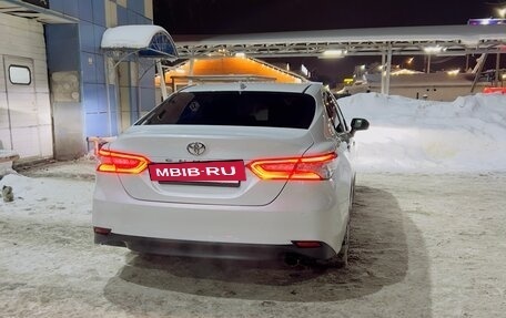 Toyota Camry, 2018 год, 2 750 000 рублей, 4 фотография