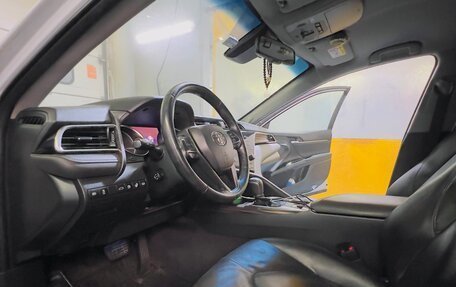 Toyota Camry, 2018 год, 2 750 000 рублей, 13 фотография