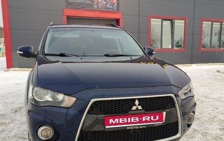 Mitsubishi Outlander III рестайлинг 3, 2011 год, 990 000 рублей, 1 фотография