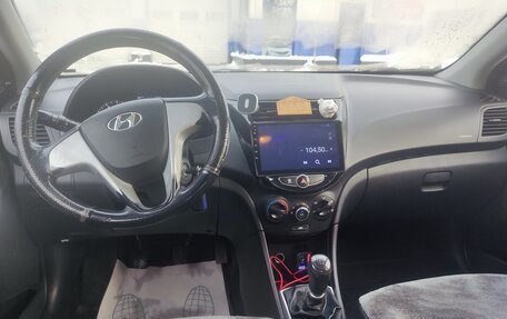 Hyundai Solaris II рестайлинг, 2014 год, 800 000 рублей, 5 фотография