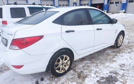 Hyundai Solaris II рестайлинг, 2014 год, 800 000 рублей, 3 фотография