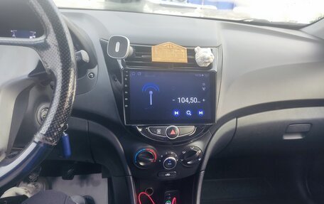 Hyundai Solaris II рестайлинг, 2014 год, 800 000 рублей, 8 фотография