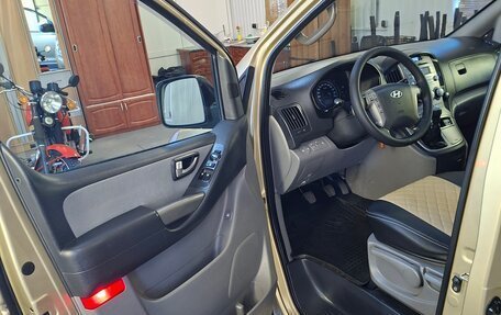 Hyundai H-1 II рестайлинг, 2010 год, 1 639 000 рублей, 5 фотография