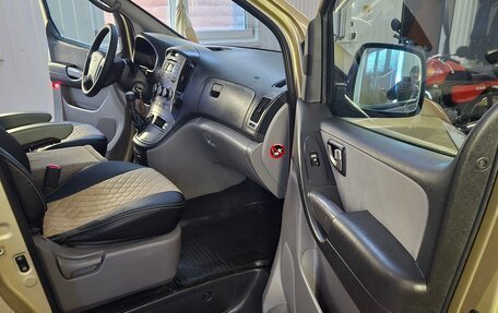 Hyundai H-1 II рестайлинг, 2010 год, 1 639 000 рублей, 6 фотография