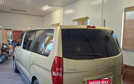 Hyundai H-1 II рестайлинг, 2010 год, 1 639 000 рублей, 3 фотография