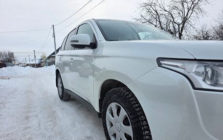 Mitsubishi Outlander III рестайлинг 3, 2013 год, 1 499 999 рублей, 3 фотография