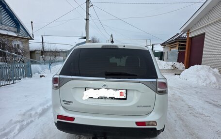 Mitsubishi Outlander III рестайлинг 3, 2013 год, 1 499 999 рублей, 8 фотография