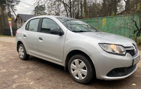 Renault Logan II, 2017 год, 655 000 рублей, 2 фотография