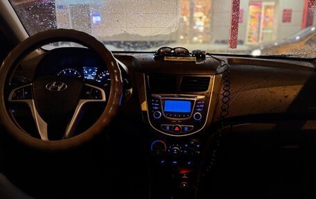 Hyundai Solaris II рестайлинг, 2011 год, 730 000 рублей, 4 фотография