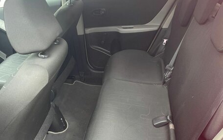 Toyota Yaris III рестайлинг, 2009 год, 550 000 рублей, 3 фотография