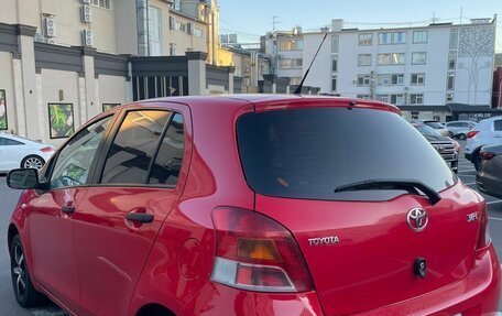 Toyota Yaris III рестайлинг, 2009 год, 550 000 рублей, 2 фотография