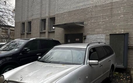 Mercedes-Benz E-Класс, 1998 год, 200 000 рублей, 2 фотография