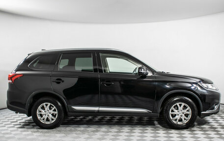 Mitsubishi Outlander III рестайлинг 3, 2018 год, 1 810 000 рублей, 4 фотография