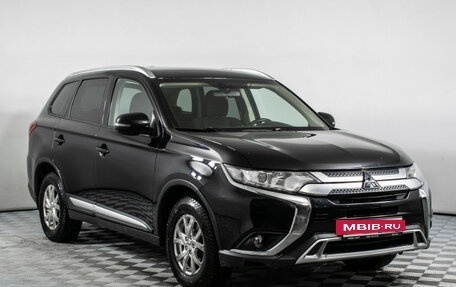 Mitsubishi Outlander III рестайлинг 3, 2018 год, 1 810 000 рублей, 3 фотография