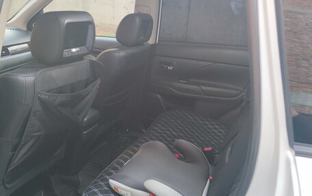 Mitsubishi Outlander III рестайлинг 3, 2017 год, 1 900 000 рублей, 4 фотография