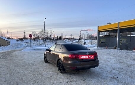 Volkswagen Jetta VI, 2011 год, 699 999 рублей, 2 фотография