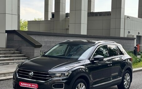 Volkswagen T-Roc I, 2021 год, 2 500 000 рублей, 1 фотография