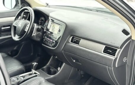 Mitsubishi Outlander III рестайлинг 3, 2013 год, 1 487 000 рублей, 2 фотография