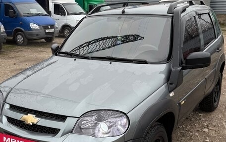 Chevrolet Niva I рестайлинг, 2015 год, 790 000 рублей, 3 фотография