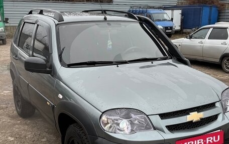 Chevrolet Niva I рестайлинг, 2015 год, 790 000 рублей, 2 фотография