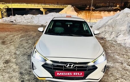 Hyundai Elantra VI рестайлинг, 2020 год, 1 000 000 рублей, 6 фотография