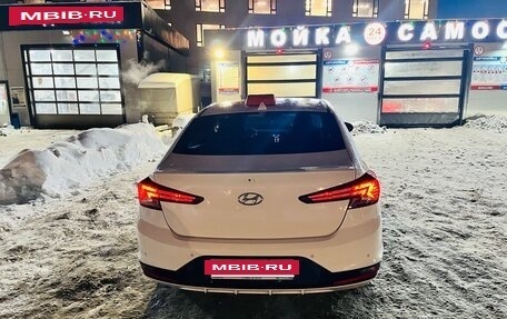 Hyundai Elantra VI рестайлинг, 2020 год, 1 000 000 рублей, 10 фотография