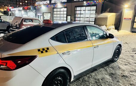 Hyundai Elantra VI рестайлинг, 2020 год, 1 000 000 рублей, 11 фотография