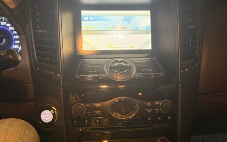 Infiniti QX70, 2015 год, 1 900 000 рублей, 10 фотография