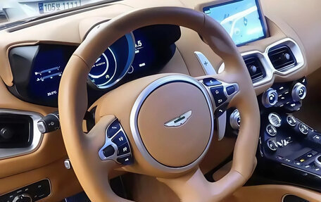 Aston Martin V12 Vantage, 2023 год, 33 300 000 рублей, 3 фотография