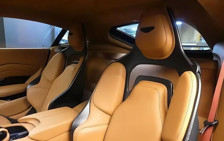 Aston Martin V12 Vantage, 2023 год, 33 300 000 рублей, 9 фотография