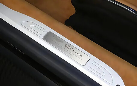 Aston Martin V12 Vantage, 2023 год, 33 300 000 рублей, 11 фотография