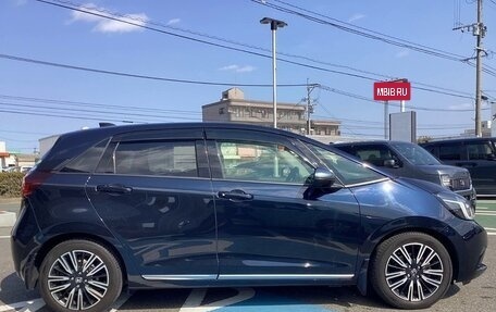 Honda Fit, 2021 год, 990 000 рублей, 4 фотография