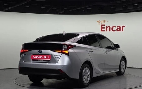 Toyota Prius IV XW50, 2021 год, 1 990 035 рублей, 2 фотография