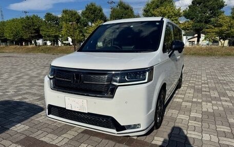 Honda Stepwgn, 2022 год, 1 750 000 рублей, 1 фотография