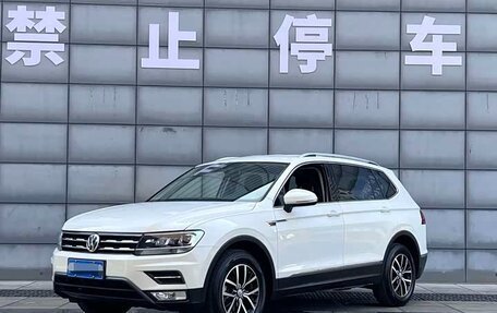 Volkswagen Tiguan II, 2020 год, 2 050 000 рублей, 1 фотография